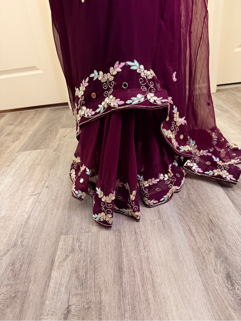 Wine color saree with blouse - Picture 5 of 9